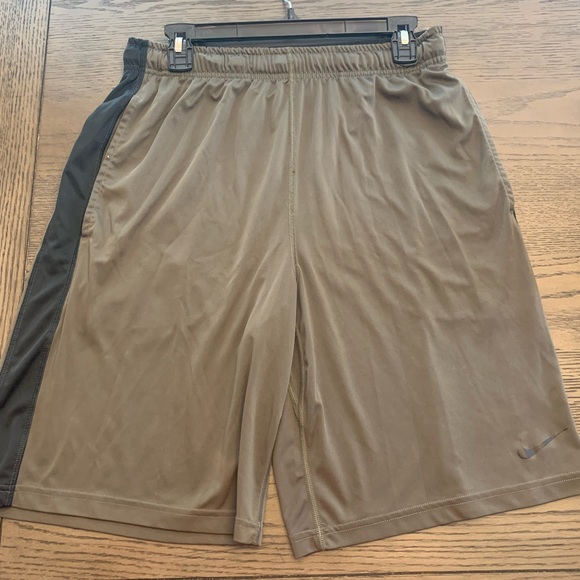 *Lot of 5* — Nike Dri-fit Gym Shorts- all medium, good used condition 💪🏼 - Picture 4 of 5